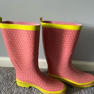 Polka dot Rain boots !